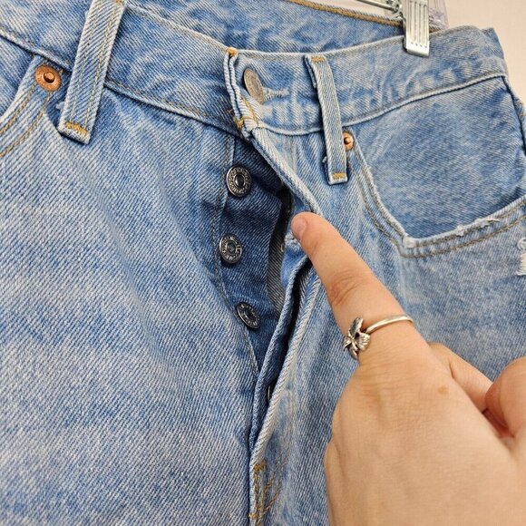 Levi's Premium 501 Crop Jeans In Ojai Ring Women's Size 27 Distressed High Rise - Picture 8 of 16